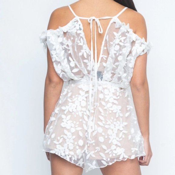 Ivory Sleeveless lcey Romper - Picture 5 of 6